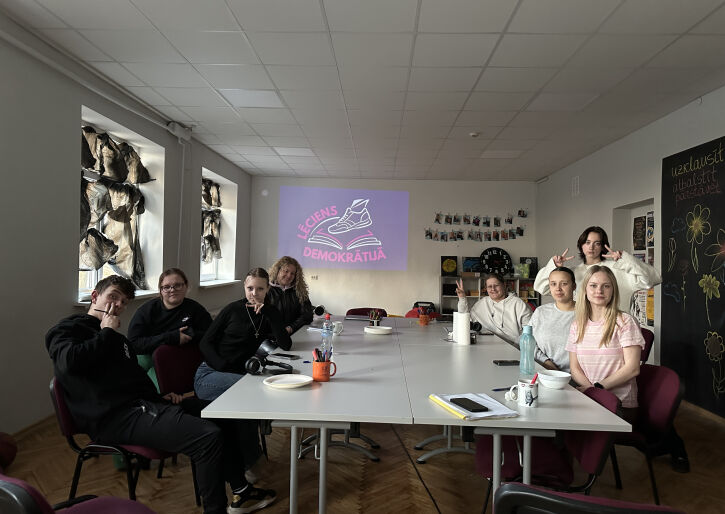 Lēciens Demokrātījā raidierakstu skatīšanās epziodes Zasā, Biržos un Jēkabpilī