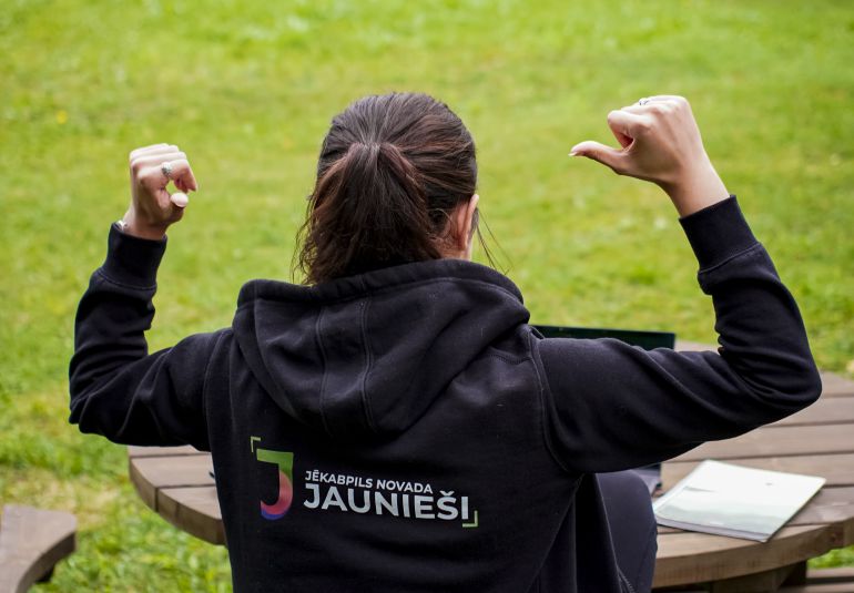Aicinām jauniešus pievienoties Brīvprātīgā darba vēstnešu programmai