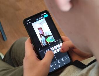 Jaunieši apgūst video veidošanas prasmes apmācībās “Video spēks: radi, montē, iedvesmo”