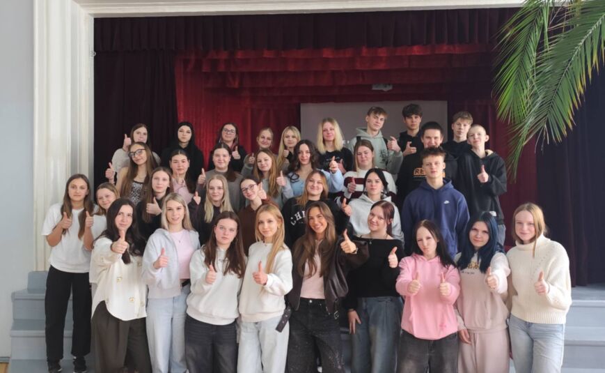 Aknīstē notika iedvesmojoša tikšanās ar influenceri Lāsmu Noviku